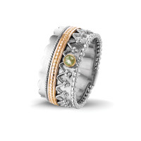 Zilveren ring, kleine open ronde ruimte, accenten “Royals”