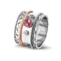 Zilveren ring, middel open ronde ruimte, accenten “Royals”